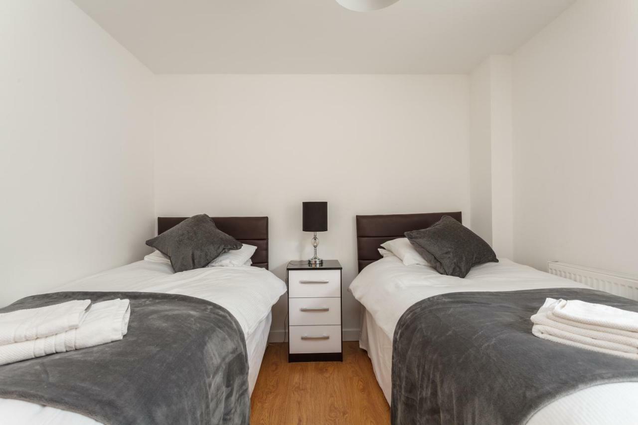 Stunning Contemporary Apartment - Free Parking - 5 Minute Walk To The Beach - Great Location - Fast Wifi - Smart Tv With Netflix Included - Contractor Friendly - Perfect For Short And Long Stays Борнмут Екстер'єр фото