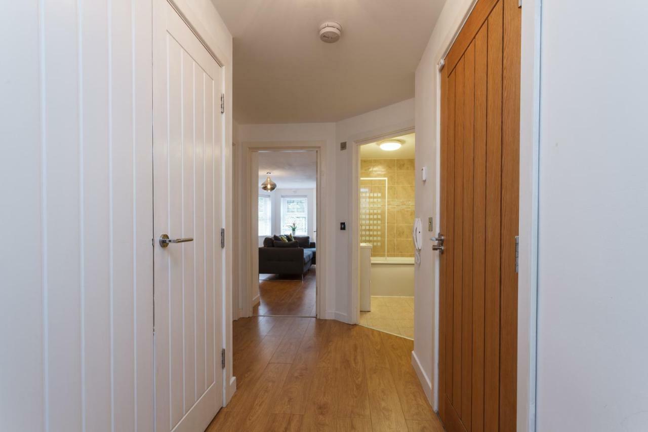 Stunning Contemporary Apartment - Free Parking - 5 Minute Walk To The Beach - Great Location - Fast Wifi - Smart Tv With Netflix Included - Contractor Friendly - Perfect For Short And Long Stays Борнмут Екстер'єр фото
