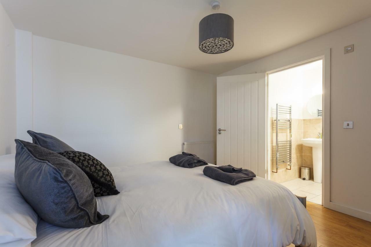 Stunning Contemporary Apartment - Free Parking - 5 Minute Walk To The Beach - Great Location - Fast Wifi - Smart Tv With Netflix Included - Contractor Friendly - Perfect For Short And Long Stays Борнмут Екстер'єр фото