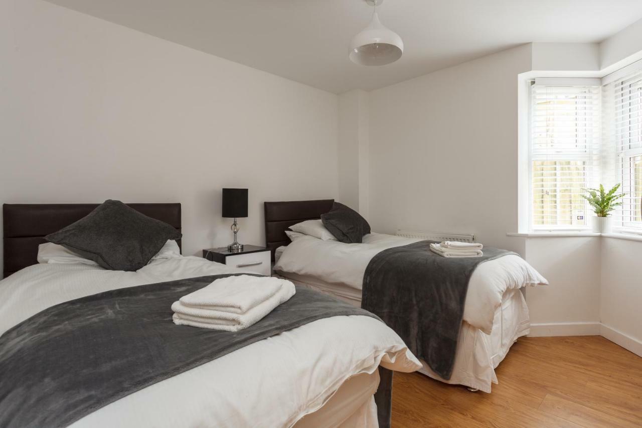 Stunning Contemporary Apartment - Free Parking - 5 Minute Walk To The Beach - Great Location - Fast Wifi - Smart Tv With Netflix Included - Contractor Friendly - Perfect For Short And Long Stays Борнмут Екстер'єр фото