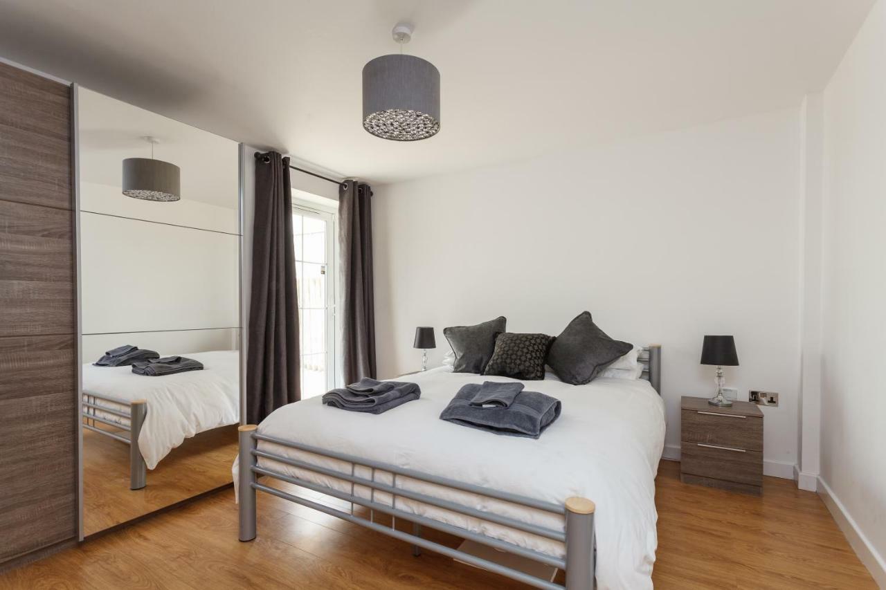 Stunning Contemporary Apartment - Free Parking - 5 Minute Walk To The Beach - Great Location - Fast Wifi - Smart Tv With Netflix Included - Contractor Friendly - Perfect For Short And Long Stays Борнмут Екстер'єр фото